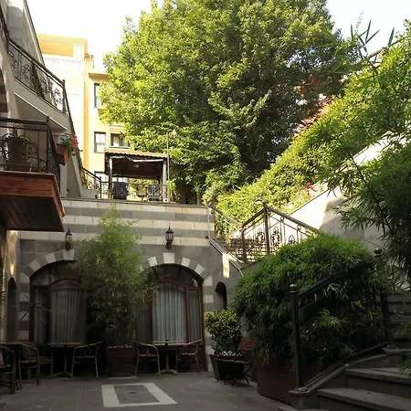 Hotel Garden House Suites