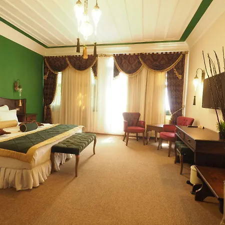 Отель Garden House Suites